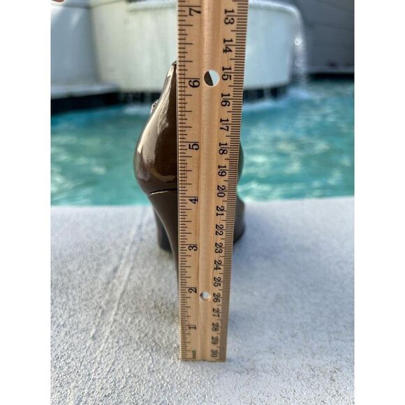 GUCCI Brown Patent Leather Round Toe Pumps Size IT37 - Picture 8 of 11